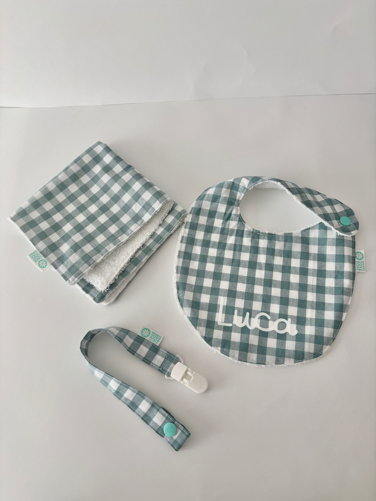 Pack bebé (babero, chupetero y toalla babitas)