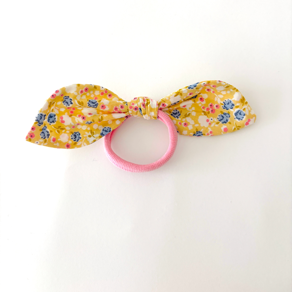 Lacito amarillo flores 